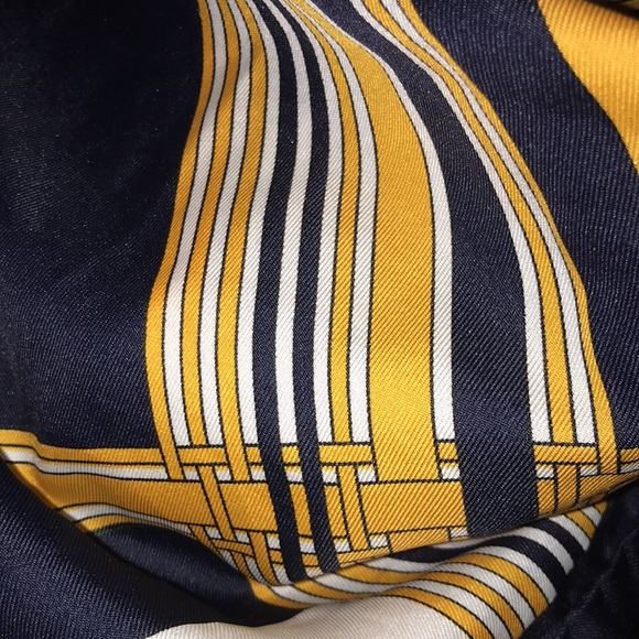 Giant Plaid Scarf - Picture 5 of 5